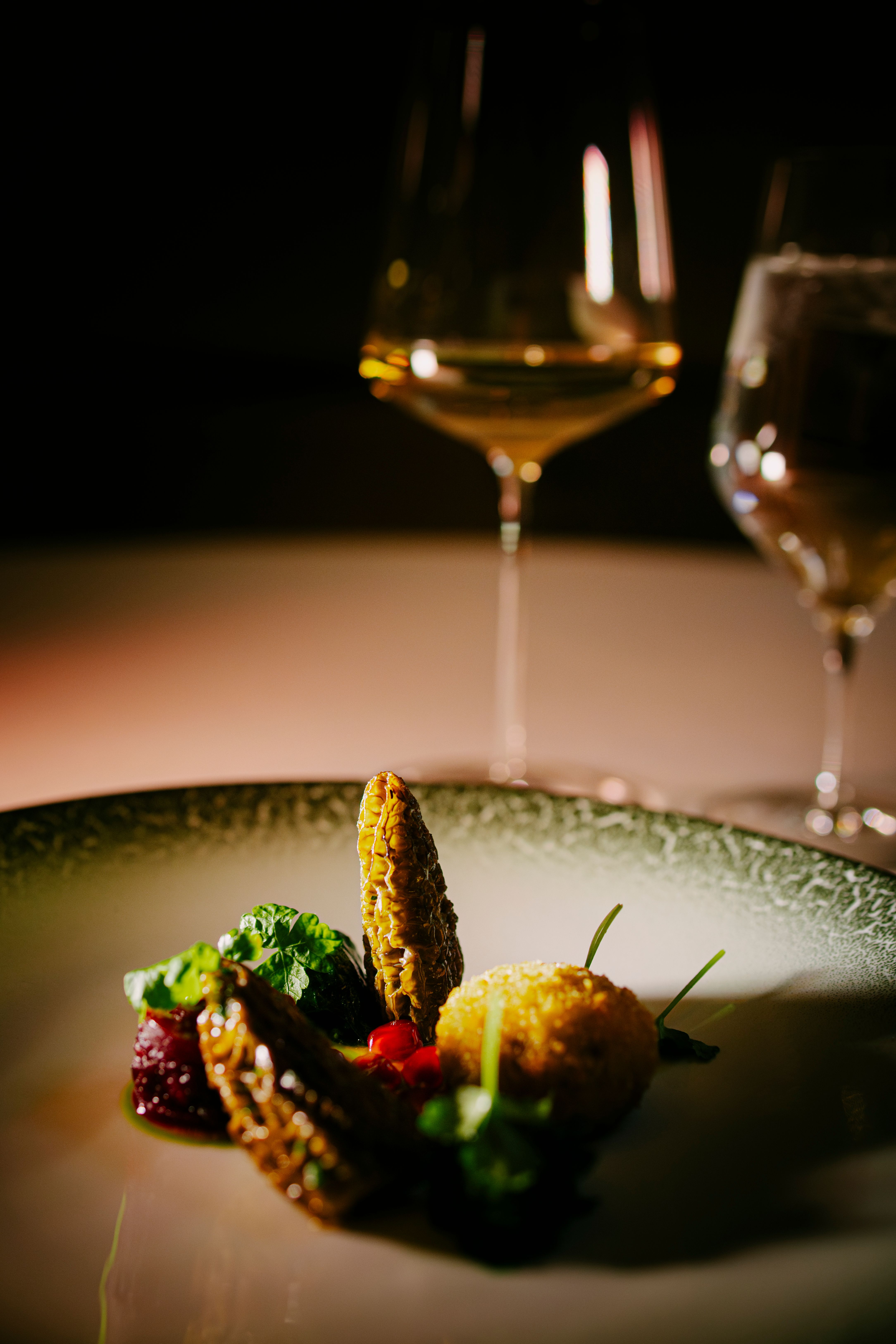 Jordlige toner fra morkler og rødbeter.