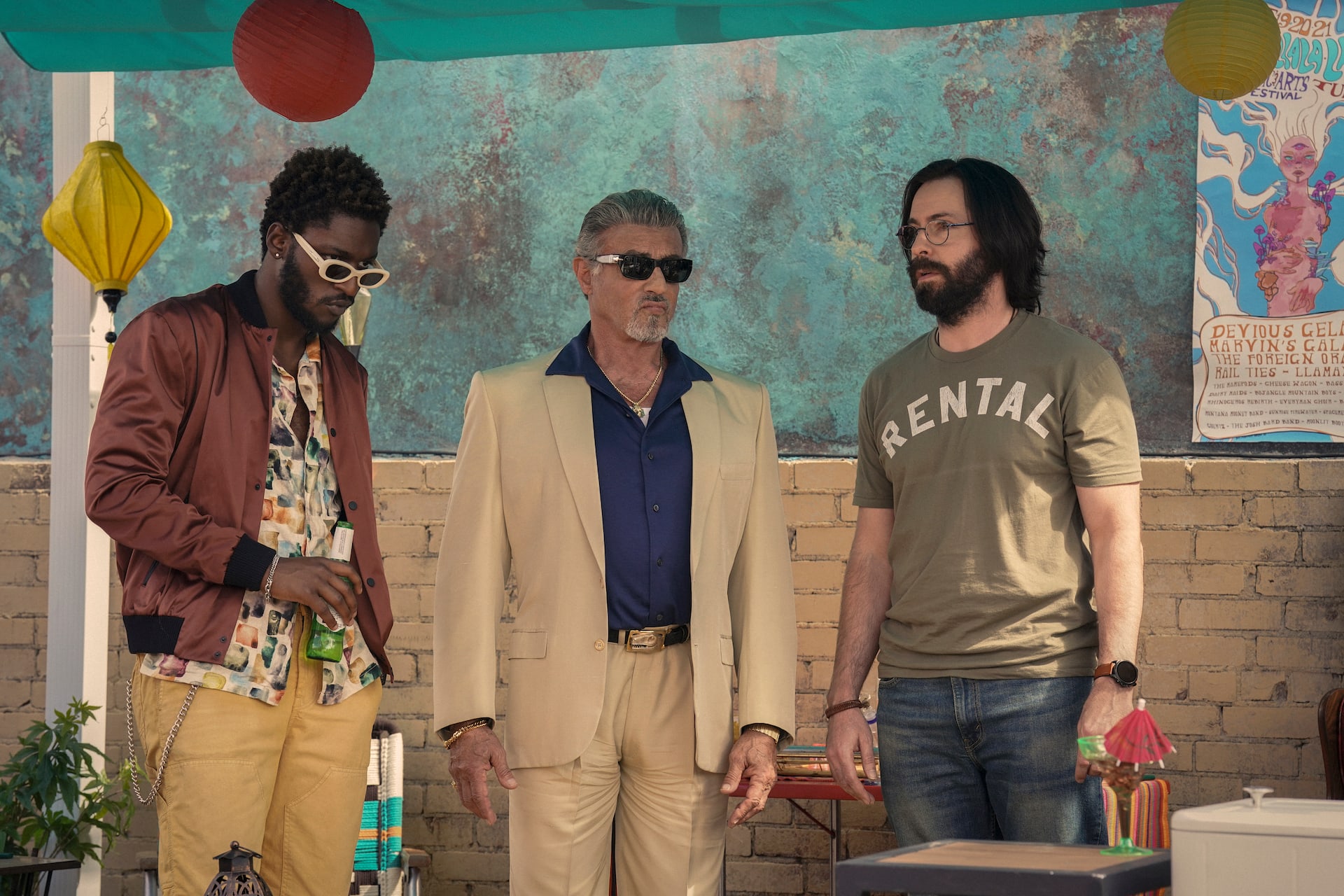 Jay Will, Sylvester Stallone og Martin Starr pønsker ut nye planer.