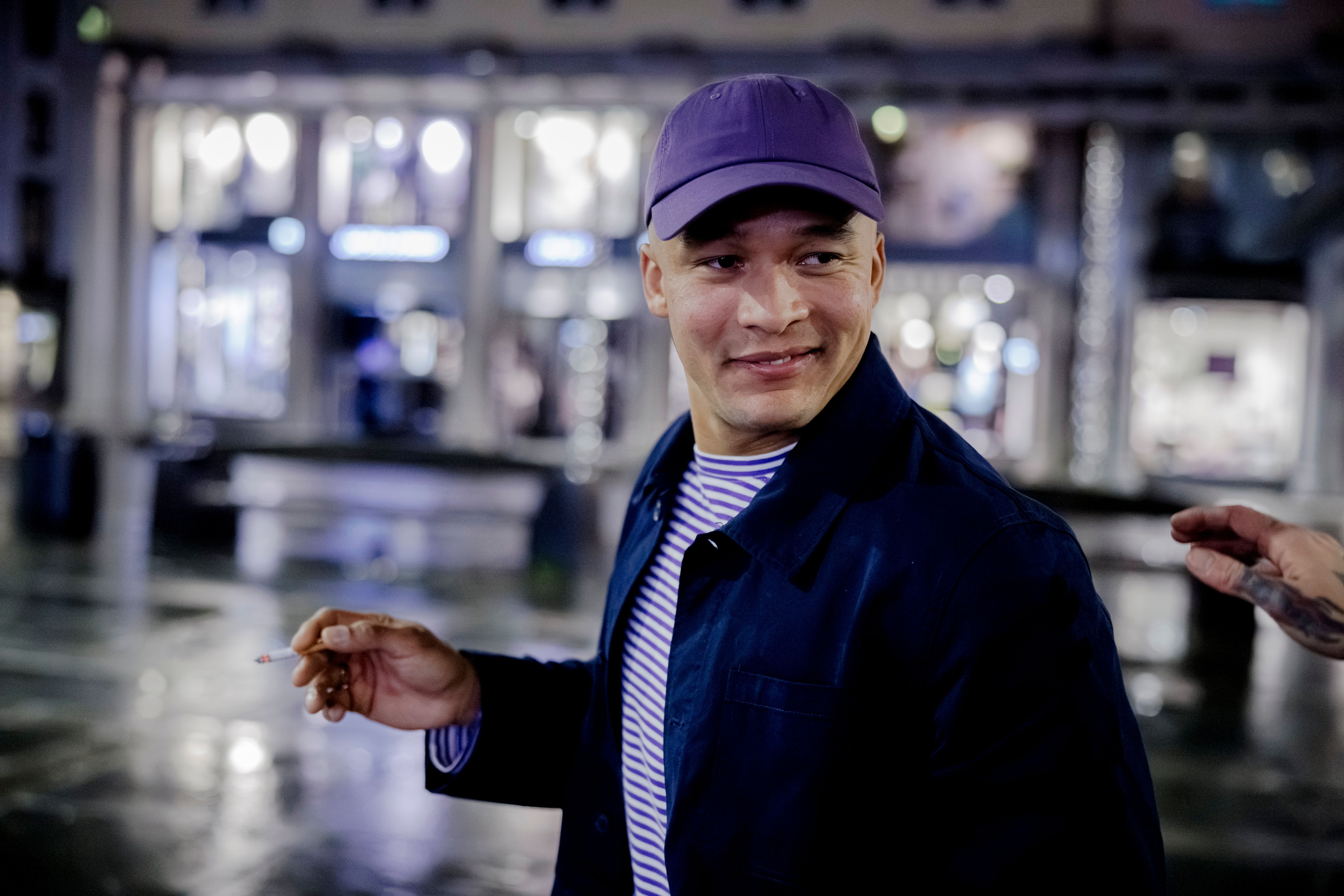 Kamelen ble signert av NMG/G-Huset tilbake i 2015. Siden den gang har han vært en sentral del av hiphopmiljøet i Bergen og hatt Leo Ajkic som manager.