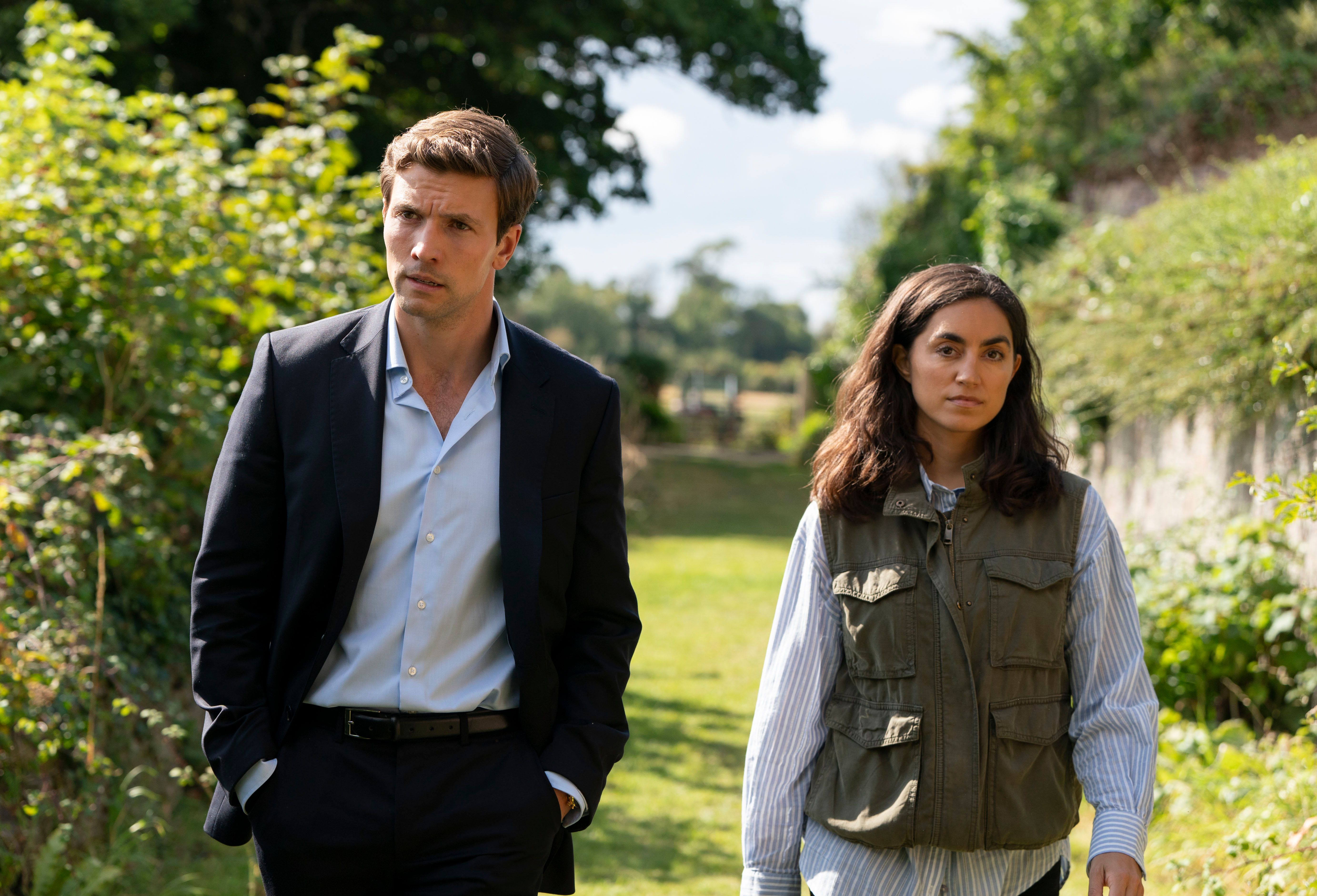  Lynley (Leo Suter) og Havers (Sofia Barclay).