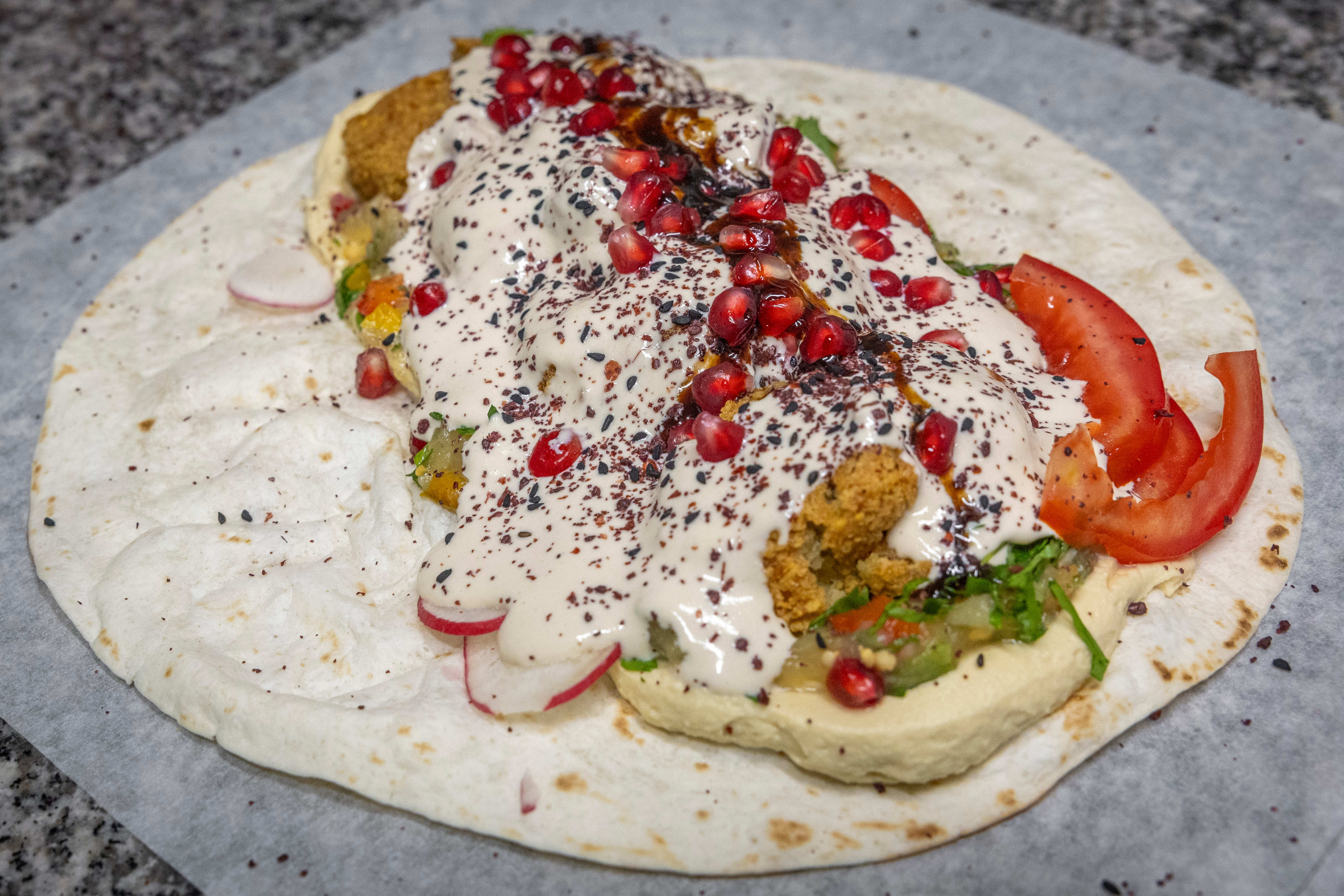 Jamals mix falafel får du både baba ganoush og hummus.