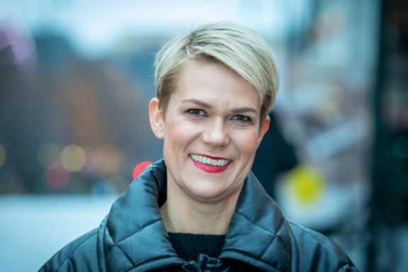 Uproblematisk å gå fra å være uavhengig til å bli styrt av redaktør, mener Sigrid Bonde Tusvik