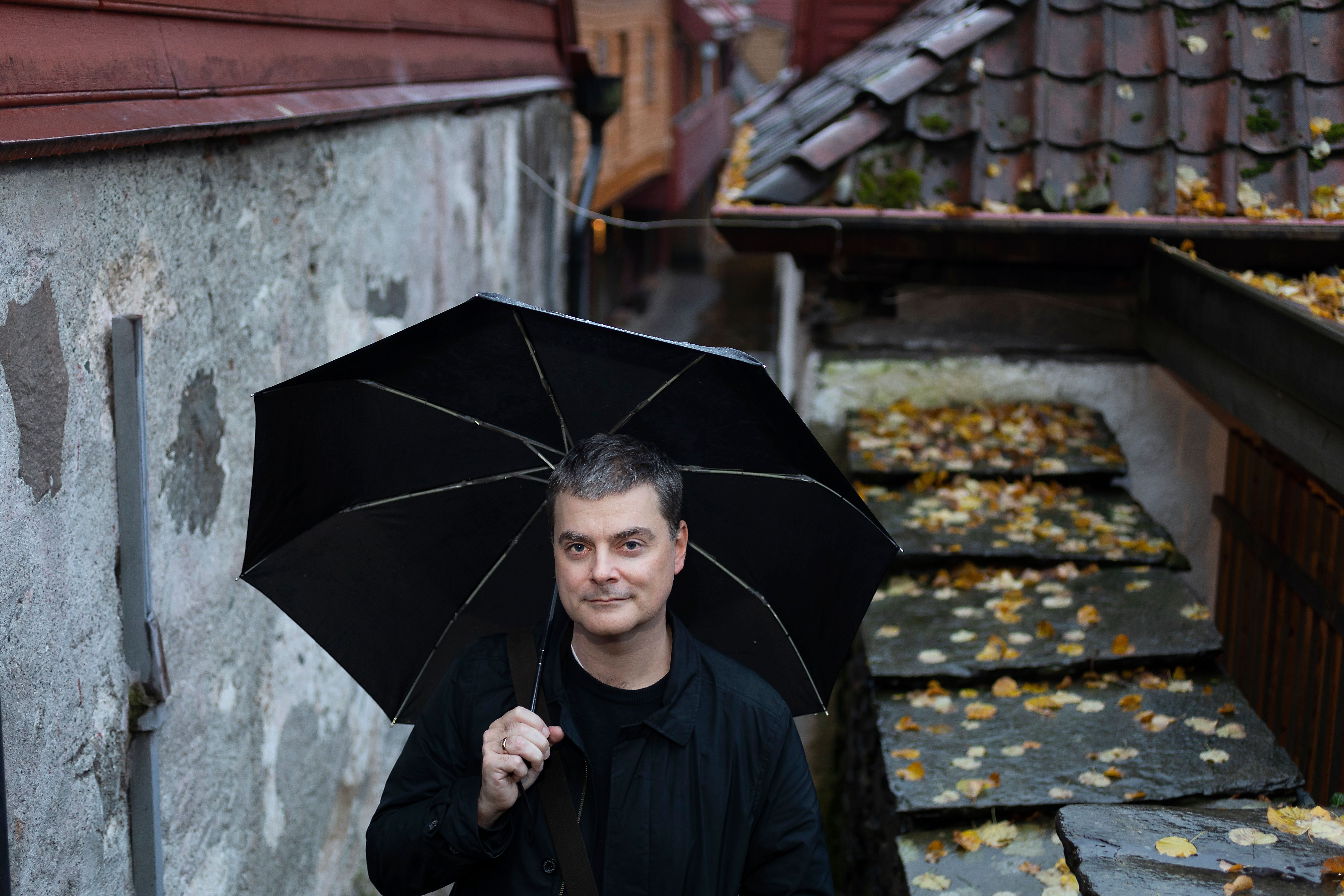 – Ideen om Bergen er uendelig mye større enn virkelighetens Bergen, sier Morten Hammerborg. 