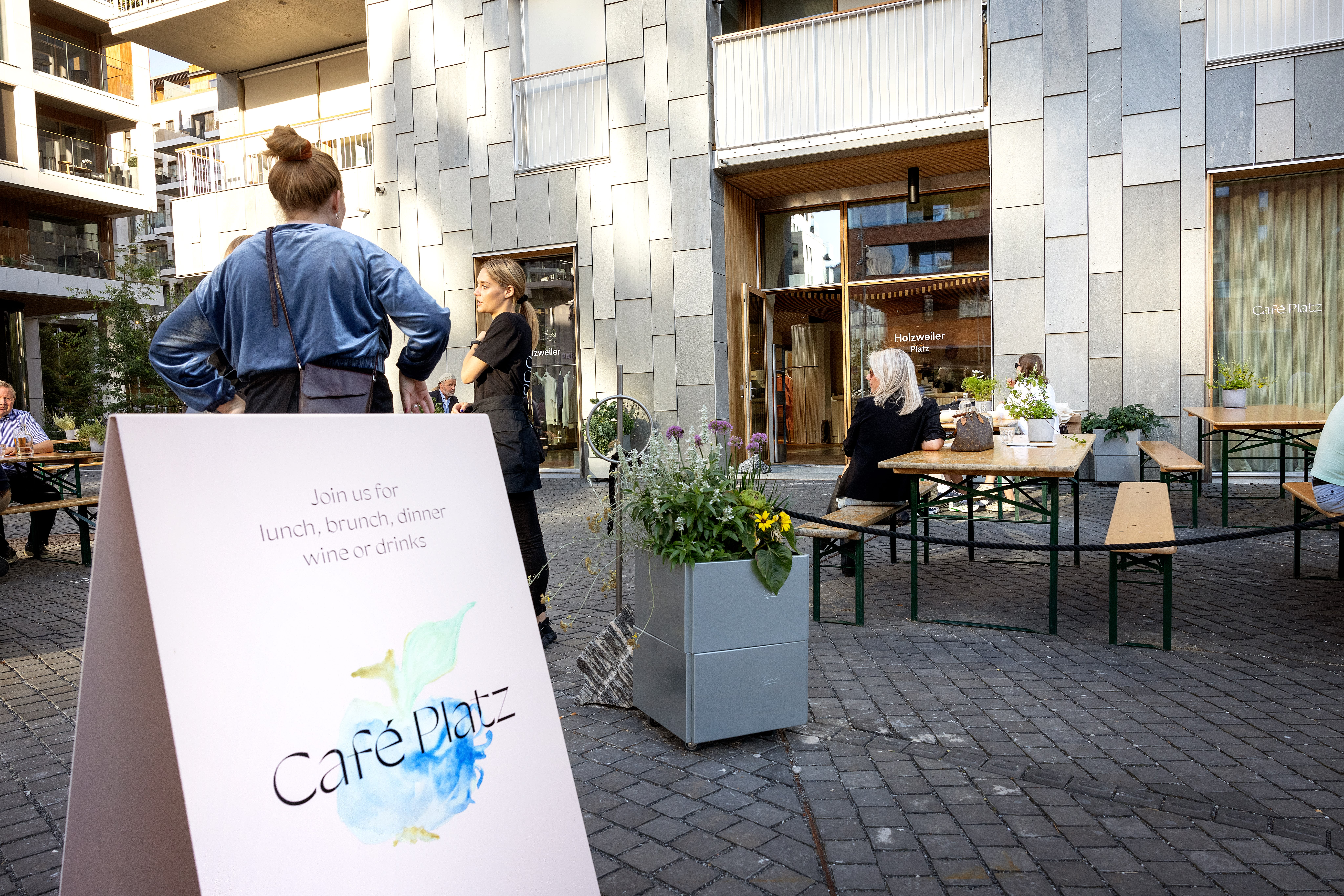 Cafe Platz serverer mat både inne og ute. 