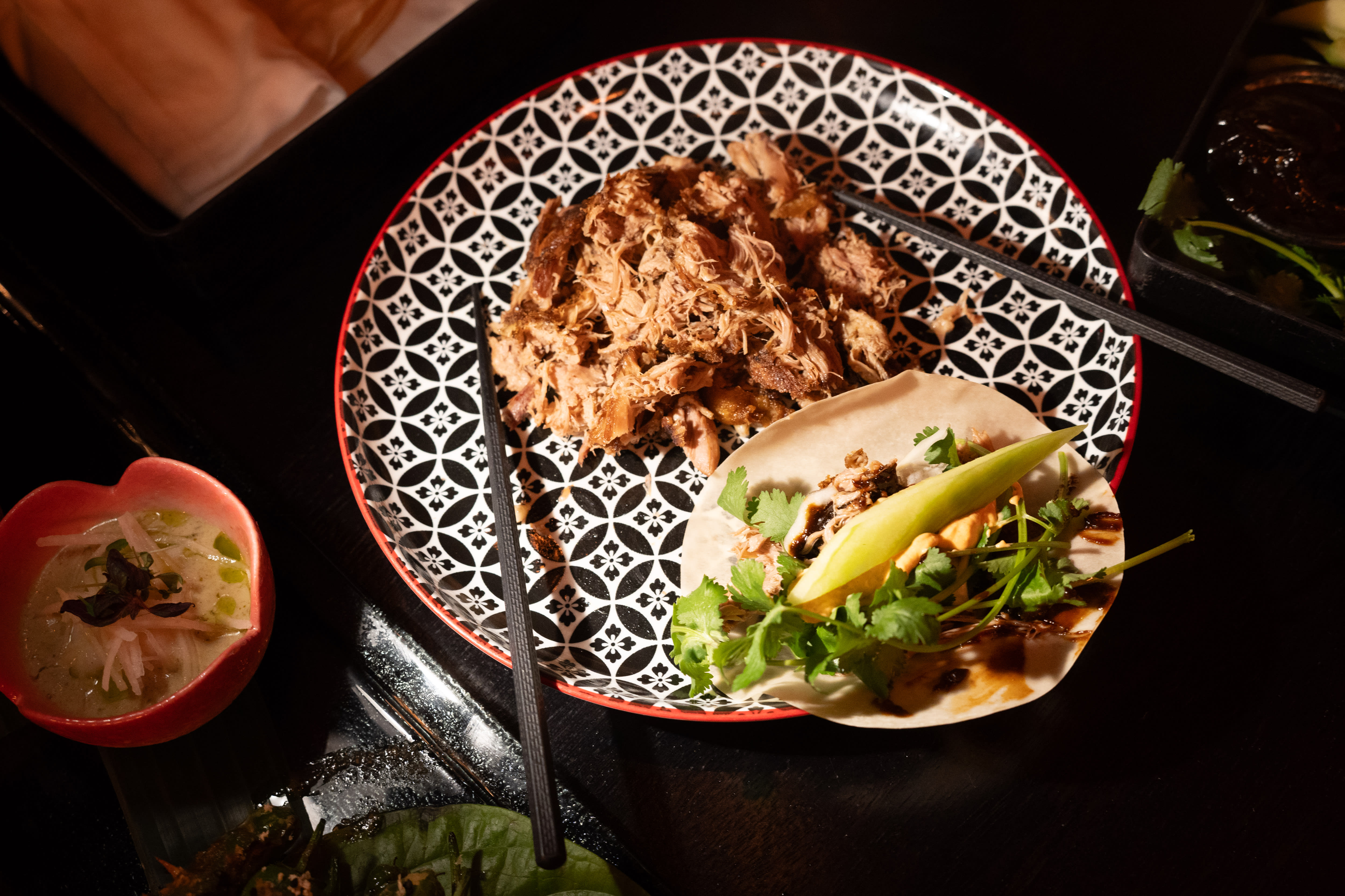 Brukbar crispy duck med en del spennende tilbehør. 