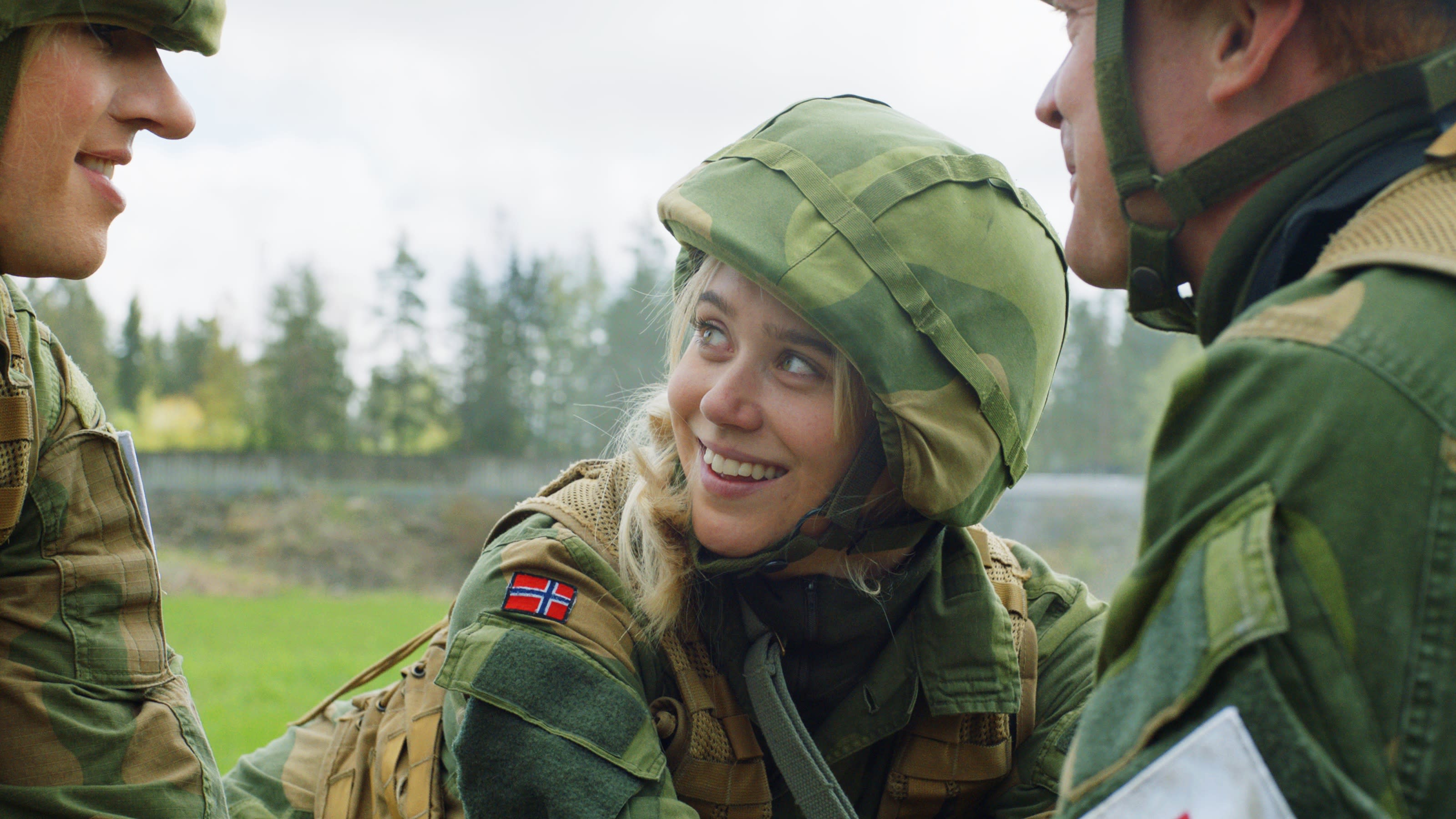 Josefine Frida Pettersen spiller den søte rekrutten Aurora som raskt blir Tanja Laila Gaups erkefiende.