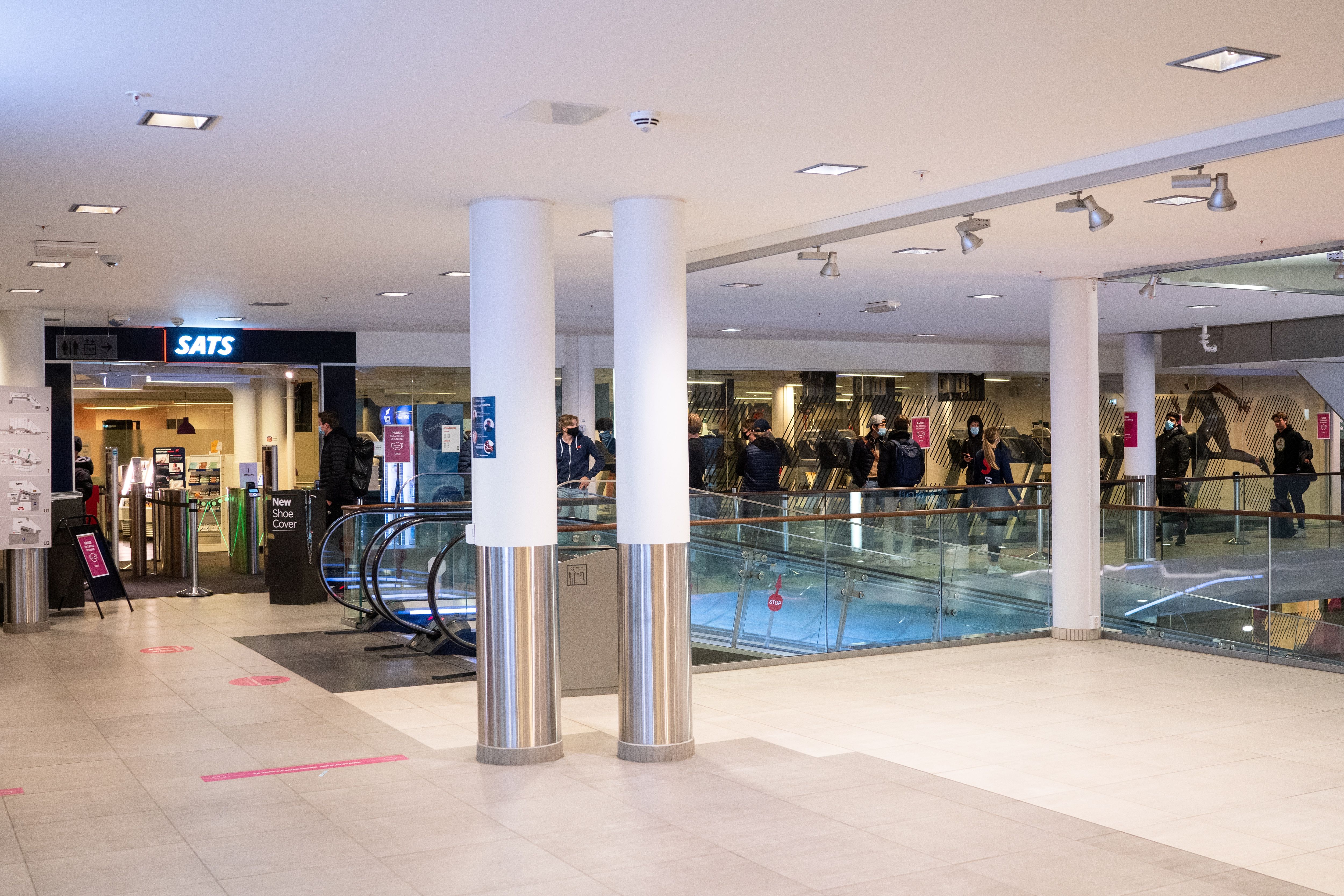 Oslo stengte treningssentrene. I nabokommunen står folk i kø for å trene.