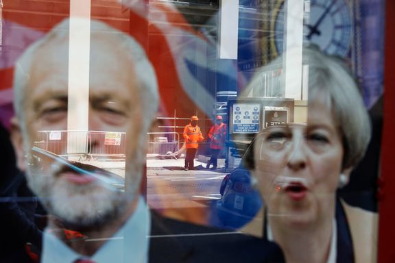 Valgsjokk i Storbritannia: Statsminister Theresa May mister flertallet