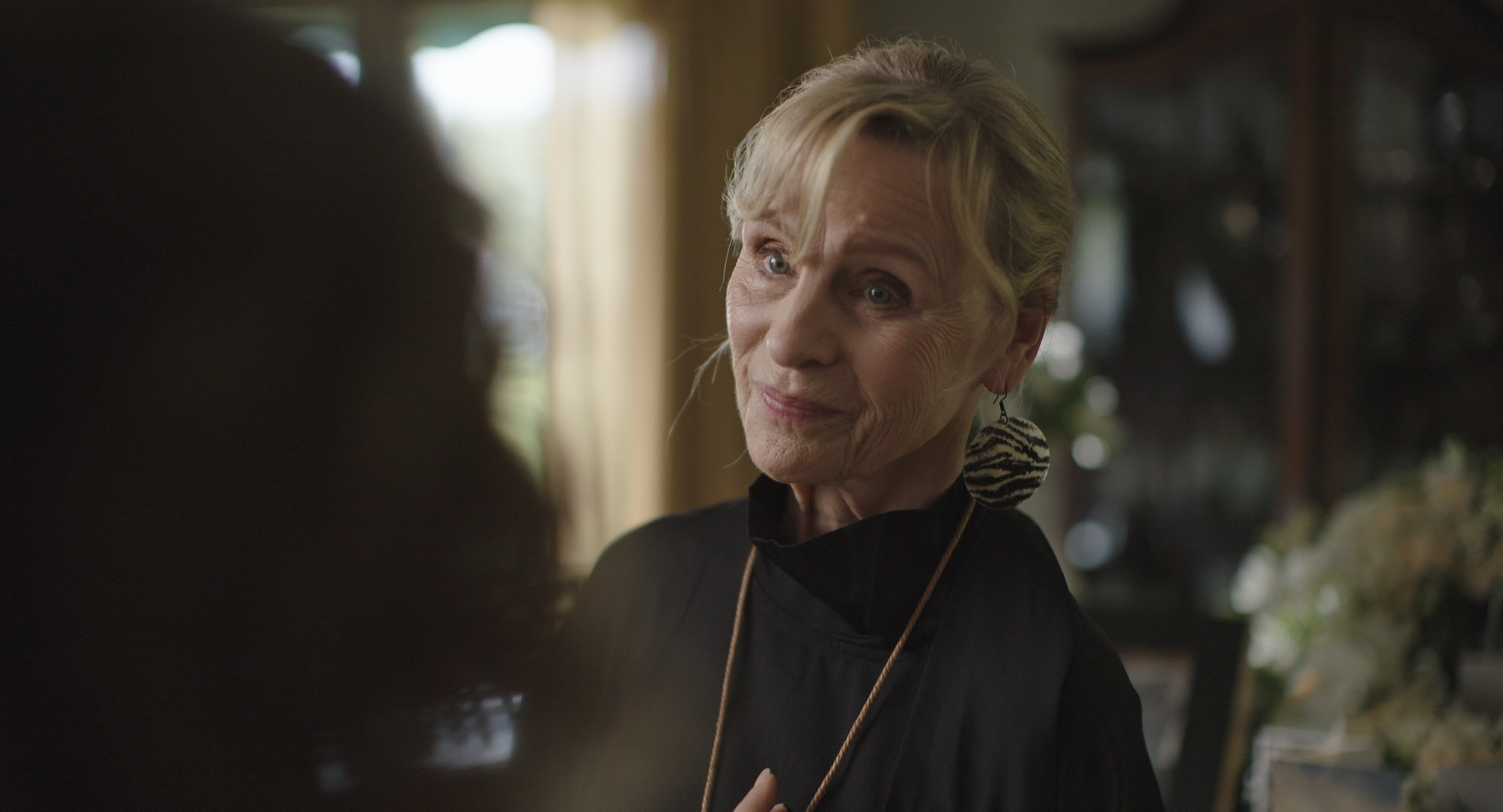 Liv Bernhoft Osa spiller moren.