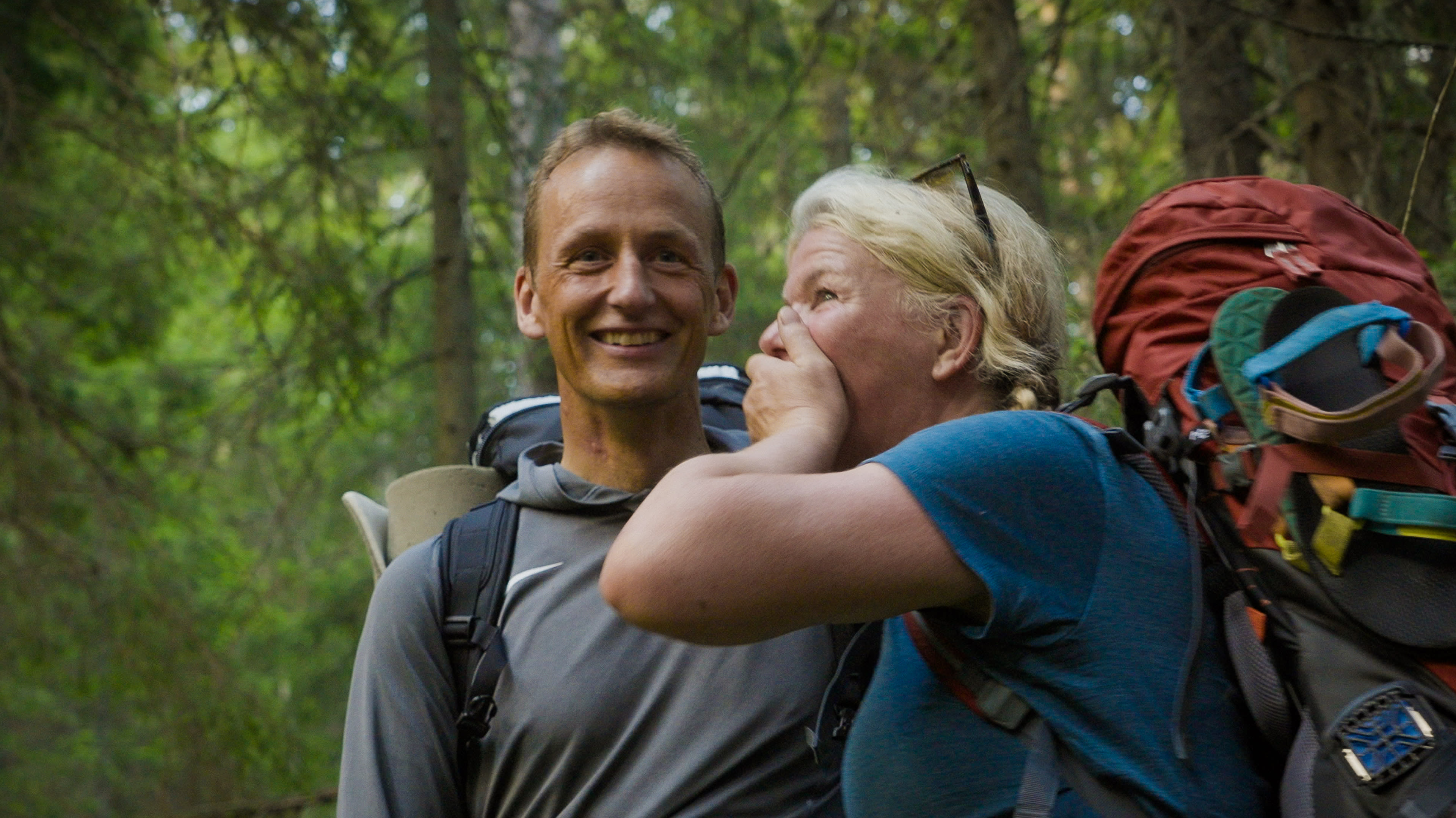  Forsvarssjef Eirik Kristoffersen og Anne Lindmo leter etter «hemmelige hytter» i Østmarka, et av de mer spennende øyeblikkene i «Frifot». 