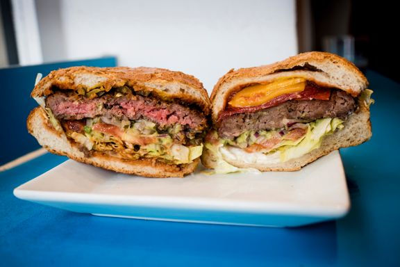 Rosa eller grå? Oslos burgerkokker er uenige om hvordan den perfekte hamburgeren skal stekes