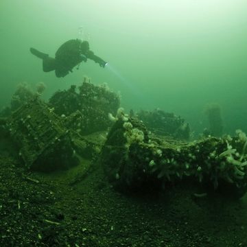 Bare ni kom hjem igjen: Her fant dykkerne restene etter fangeskipet «Donau».