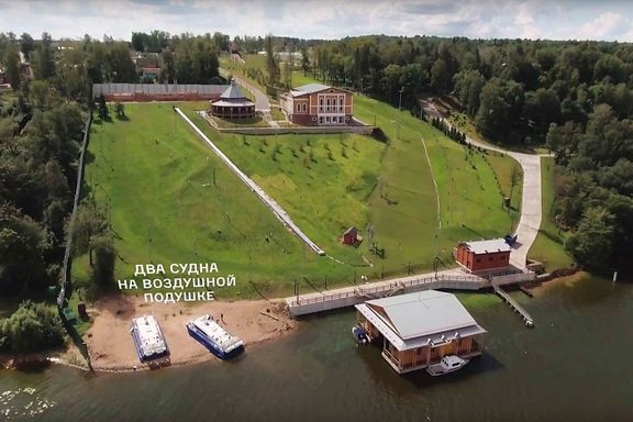 Bildene fra dette feriestedet viser luksuslivet til Russlands statsminister