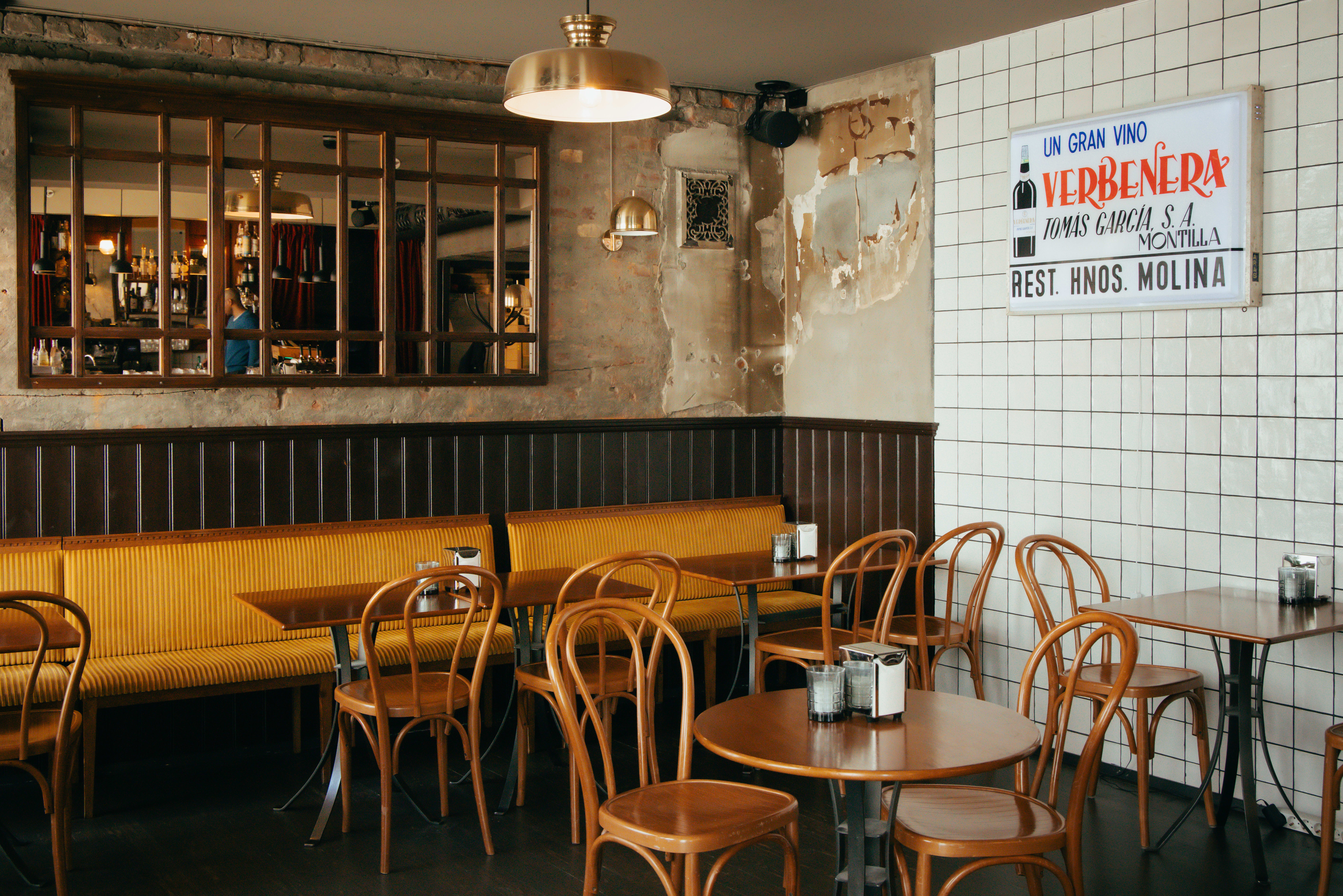 Uformelt og stemningsfullt lokale.