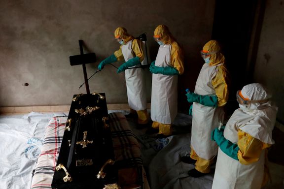 Selv de døde kan smitte. Nå har ebola spredt seg til et nytt land. 