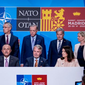 Enighet på Nato-toppmøtet: Tyrkia har skrevet under avtale. Det gjør Nato sterkere, ifølge Stoltenberg.