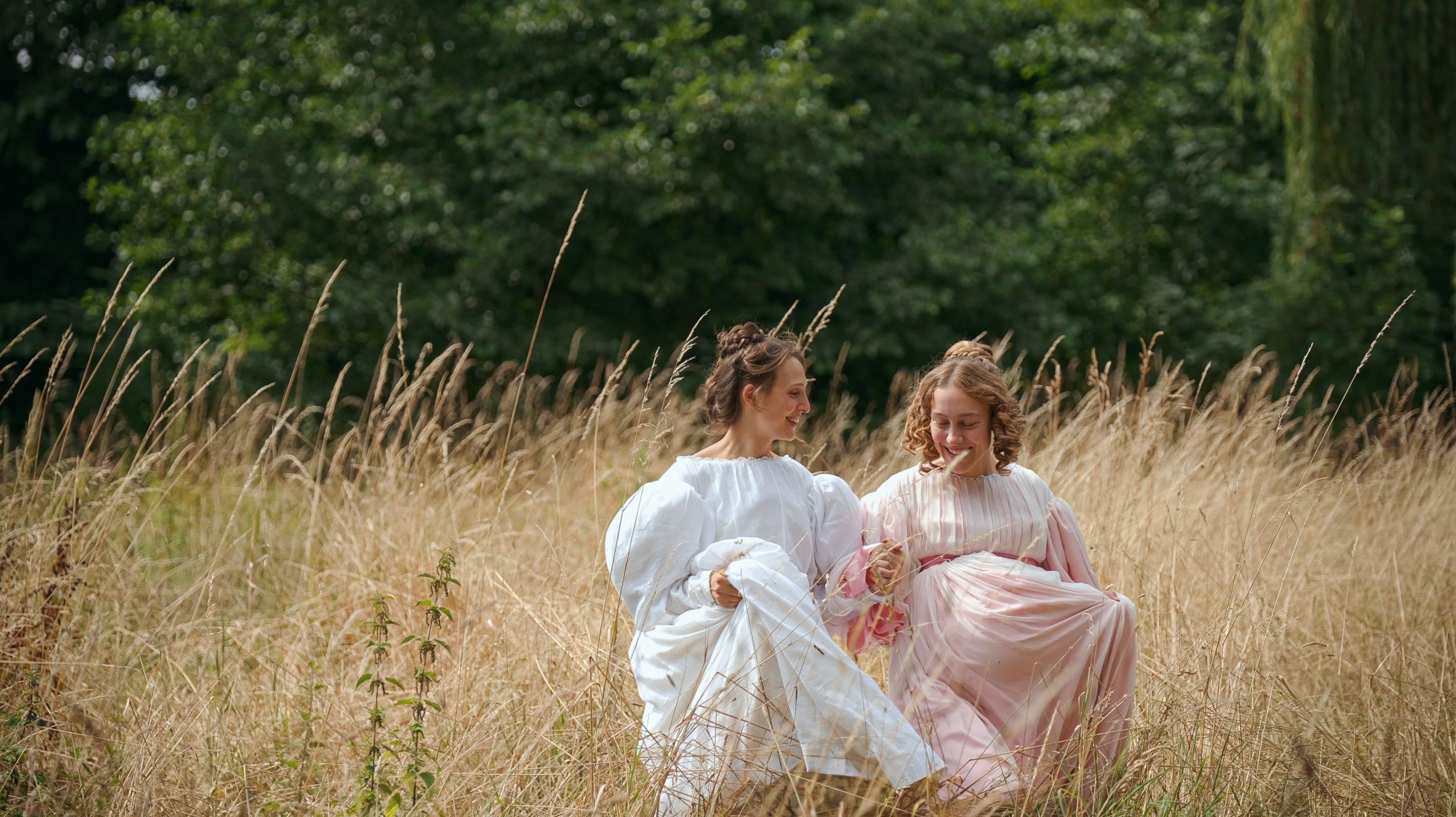 Ludmilla (Emilie Kroyer Koppel) og Ehrengard (Alice Bier Zandén) finner tonen. 