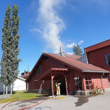 Brannvesenet har kontroll på skolebrann i Moelv