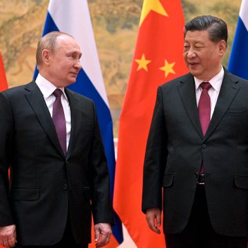 I mer enn et halvår har de unnlatt å velge side. Hvorfor støtter Kina Putin nå?