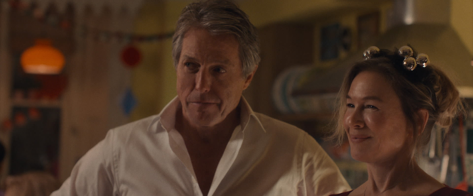 Daniel (Hugh Grant) fyrer alltid opp Bridget med seksuelt ladet griseprat når de er på tomannshånd