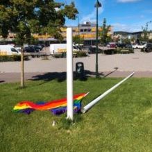 Vestfold: Flaggstangen ble kappet da Pride-flagget kom opp
