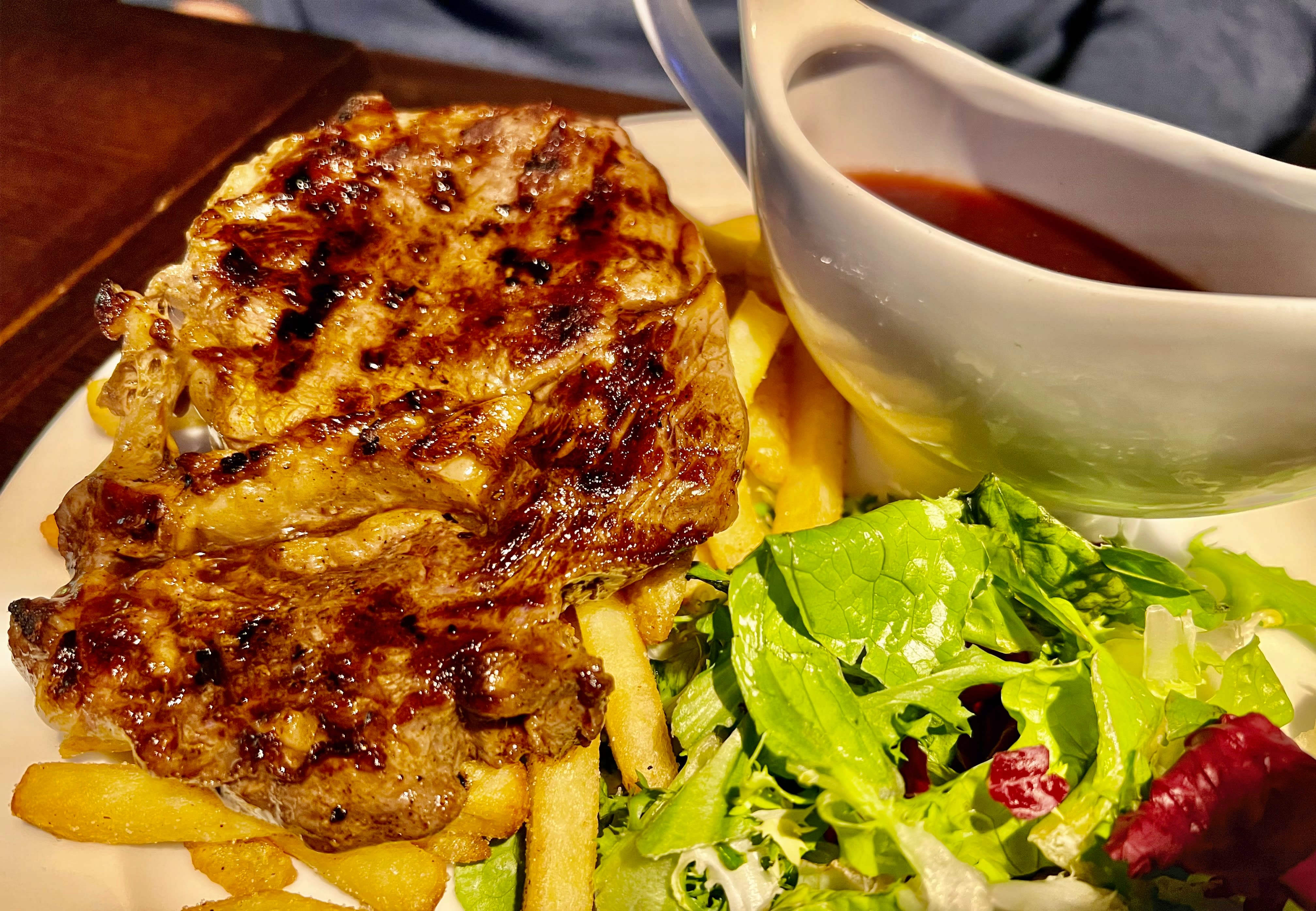 Bra biff med potetpuré og salat. 