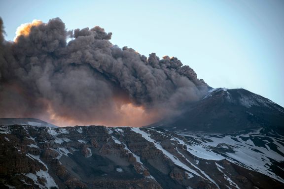 Vulkanutbrudd stanser flytrafikken over deler av Italia