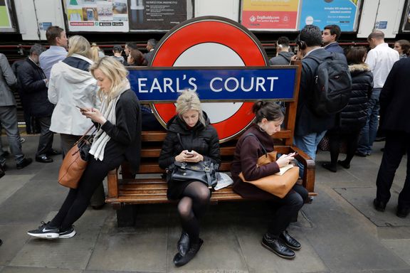 Stadig flere sextrakasseres på London-tuben. Nå kommer kravet om egne kvinnevogner.