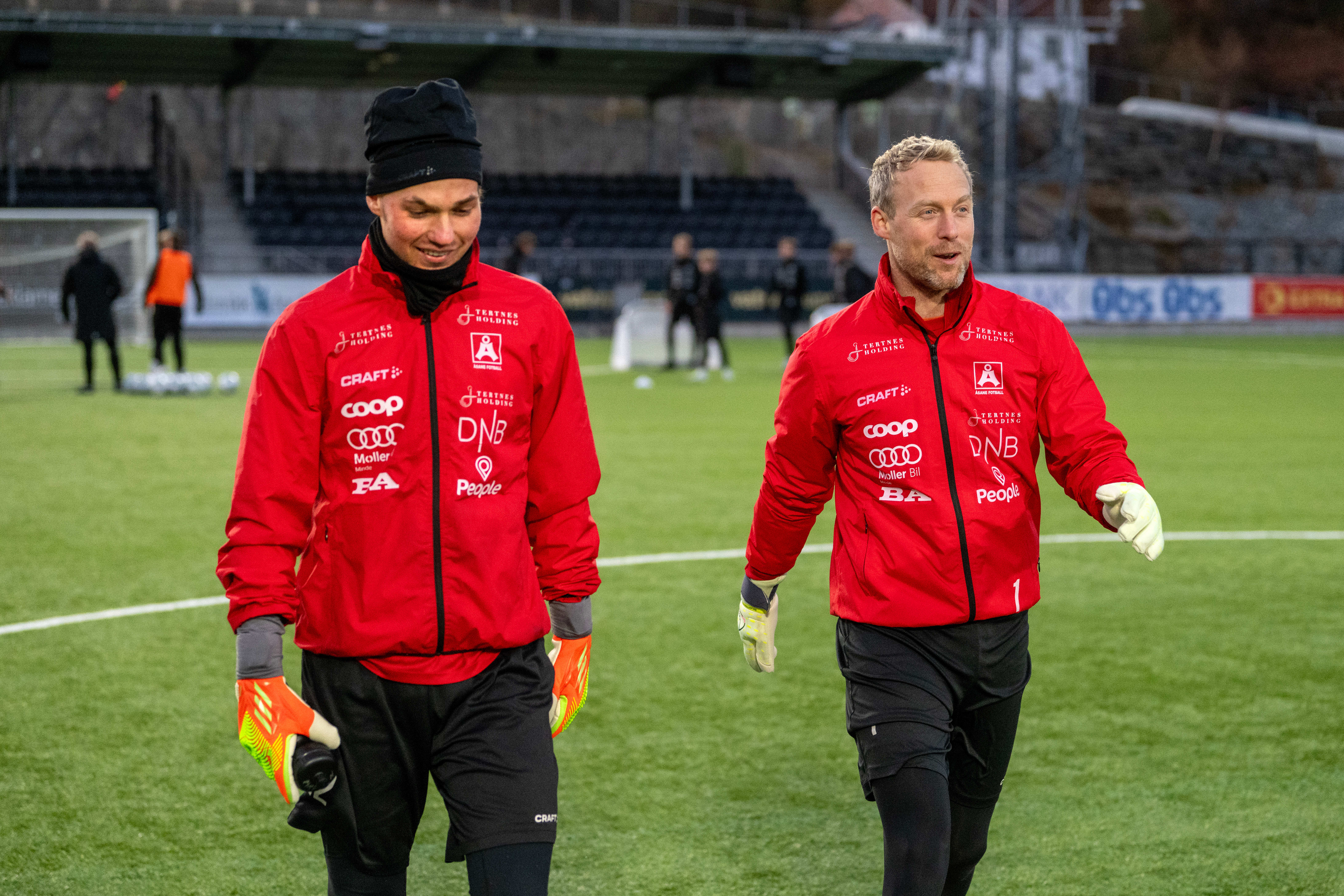 Sangen hans er hørt av millioner. Nå skal Eirik Østgaard redde klubben i sitt hjerte fra nedrykk. 