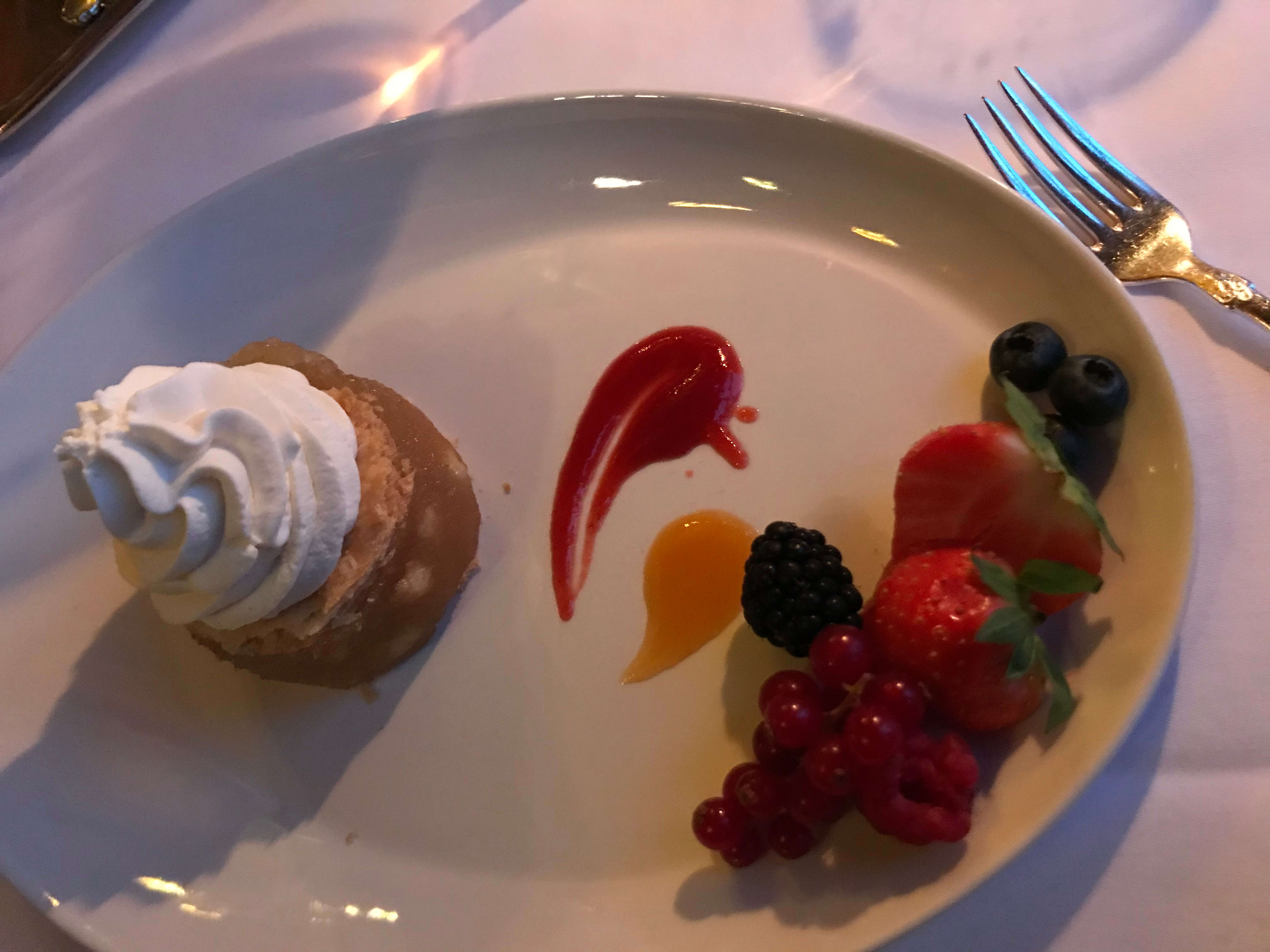 Ikke en tur til Frogneserteren uten å smake på eplekaken.