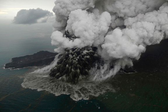 Vulkan 228 meter lavere etter utbrudd i Indonesia