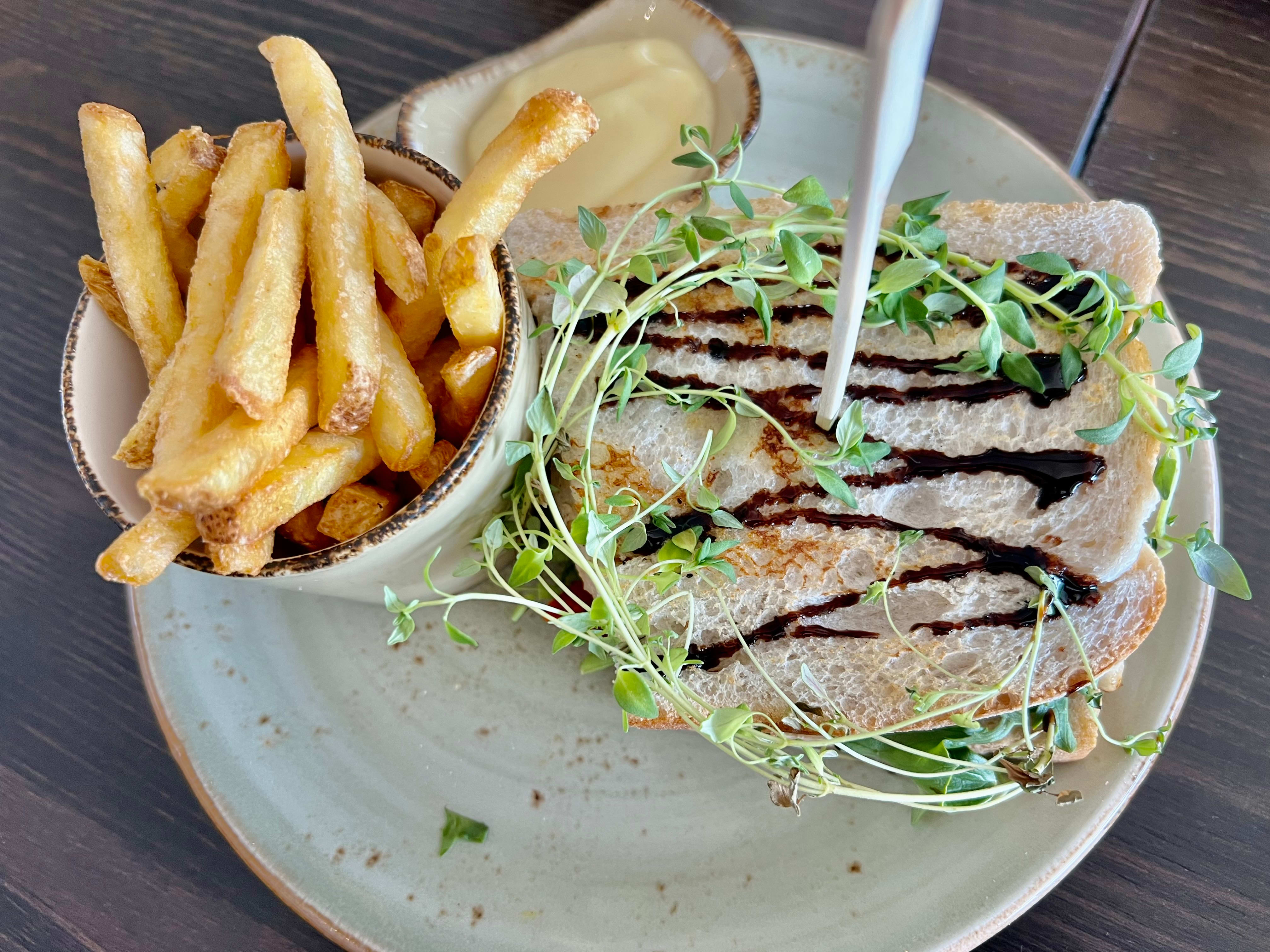 Test av alle 20 spisesteder og restauranter i avgangshallene på Gardermoen: Her finner du den beste maten