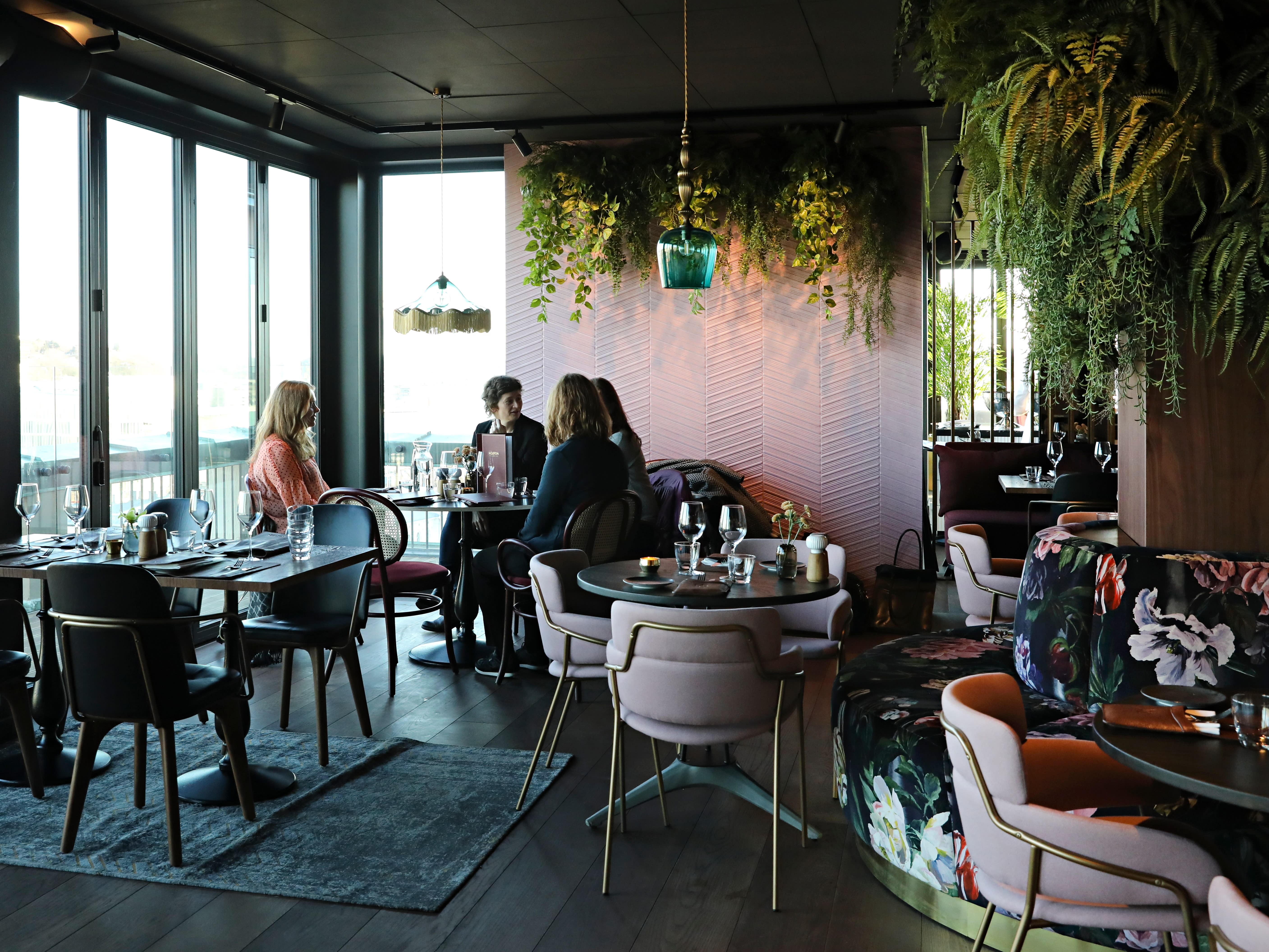 Elegant interiør på Norda, som ligger i 13. etasje på The Hub-hotellet, som tidligere het Royal Christiania.