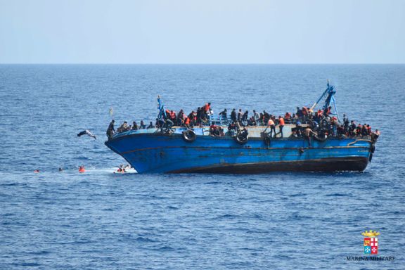 Rekordmange båtflyktninger plukket opp i Middelhavet