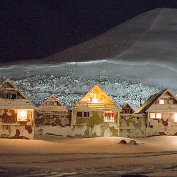 Evakueringen i Longyearbyen opprettholdes 