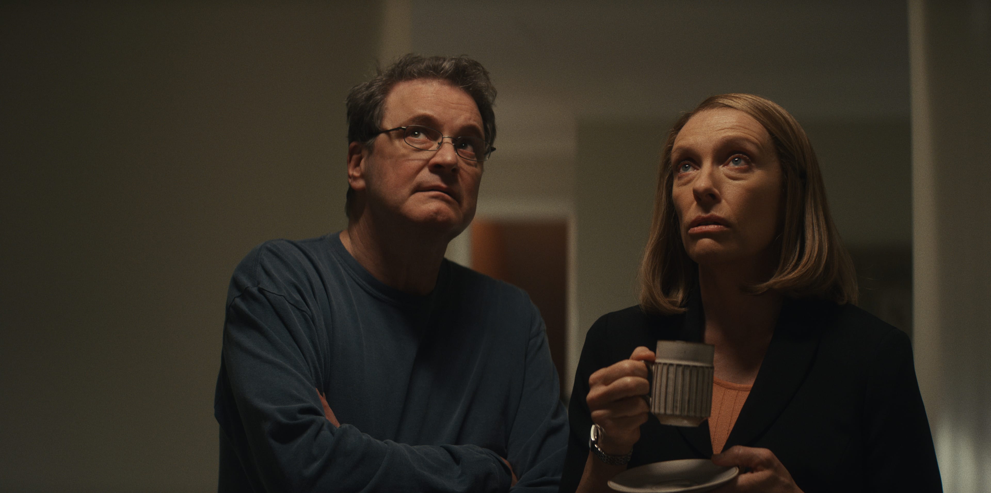  Serien hopper frem og tilbake i tid. Slik rekker vi å bli godt kjent med avøde Kathleen Peterson (Toni Collette). 