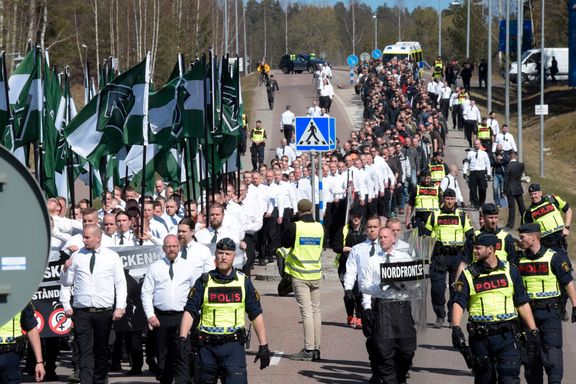 Rundt 500 deltagere i nazi-marsj i Sverige