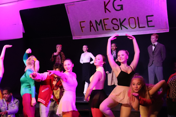 KG-teateret 2020: «Fame»-tolkning ligger for tett opp mot originalen