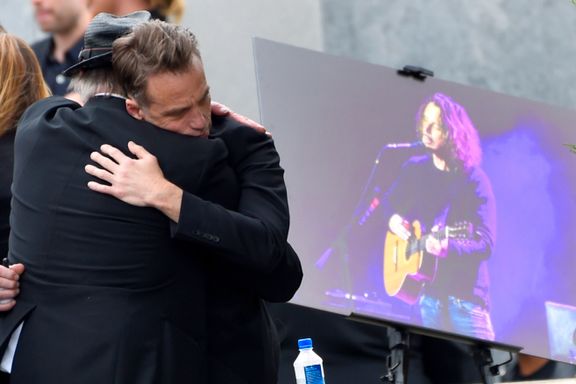 Musikkeliten samlet til dyster avskjed med Chris Cornell