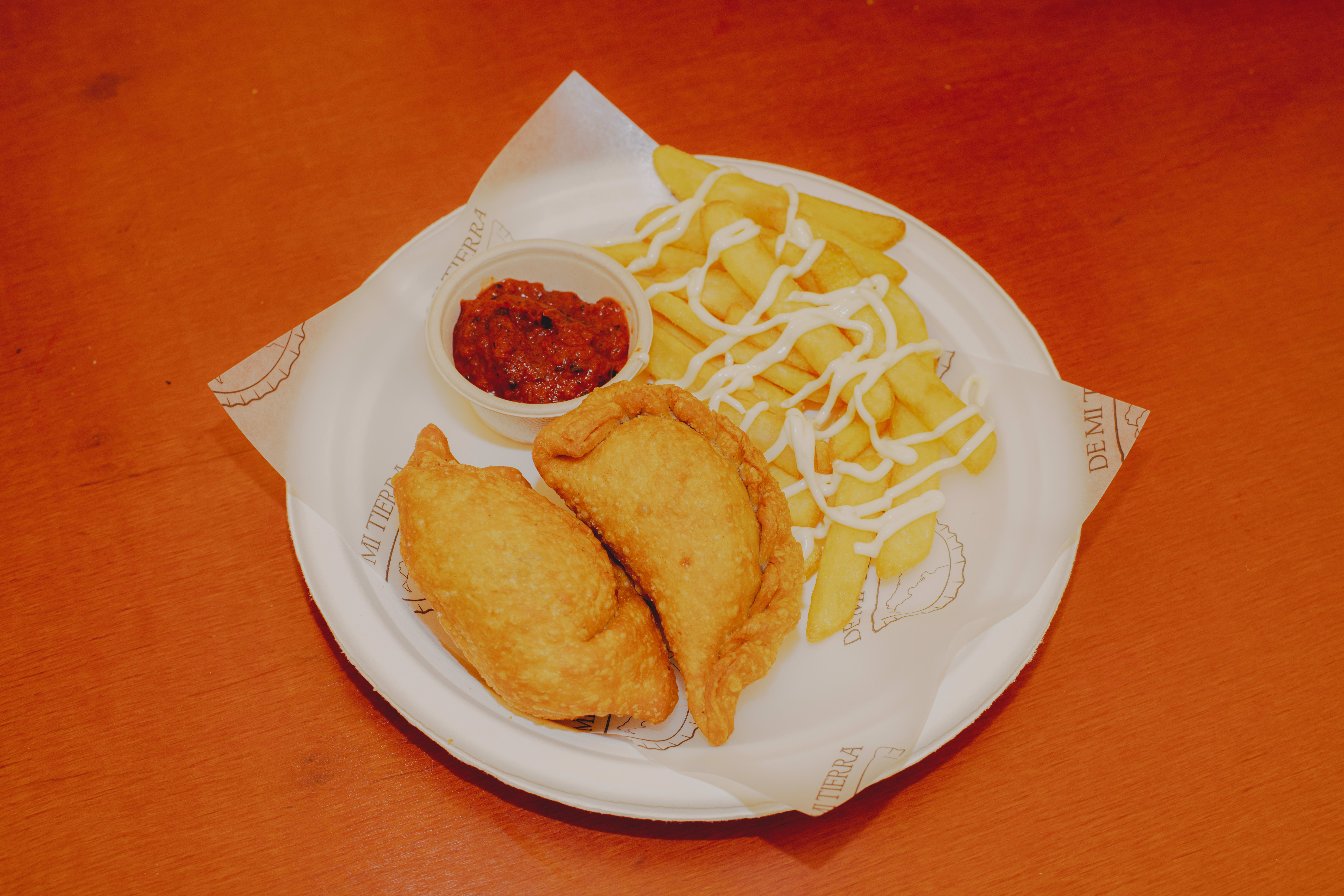 Empanadaene overrasker. Den med sopp er best. 