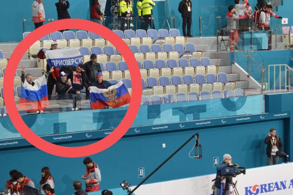 Her bryter russerne reglene - foran hele stadion. Ingen stoppet dem.