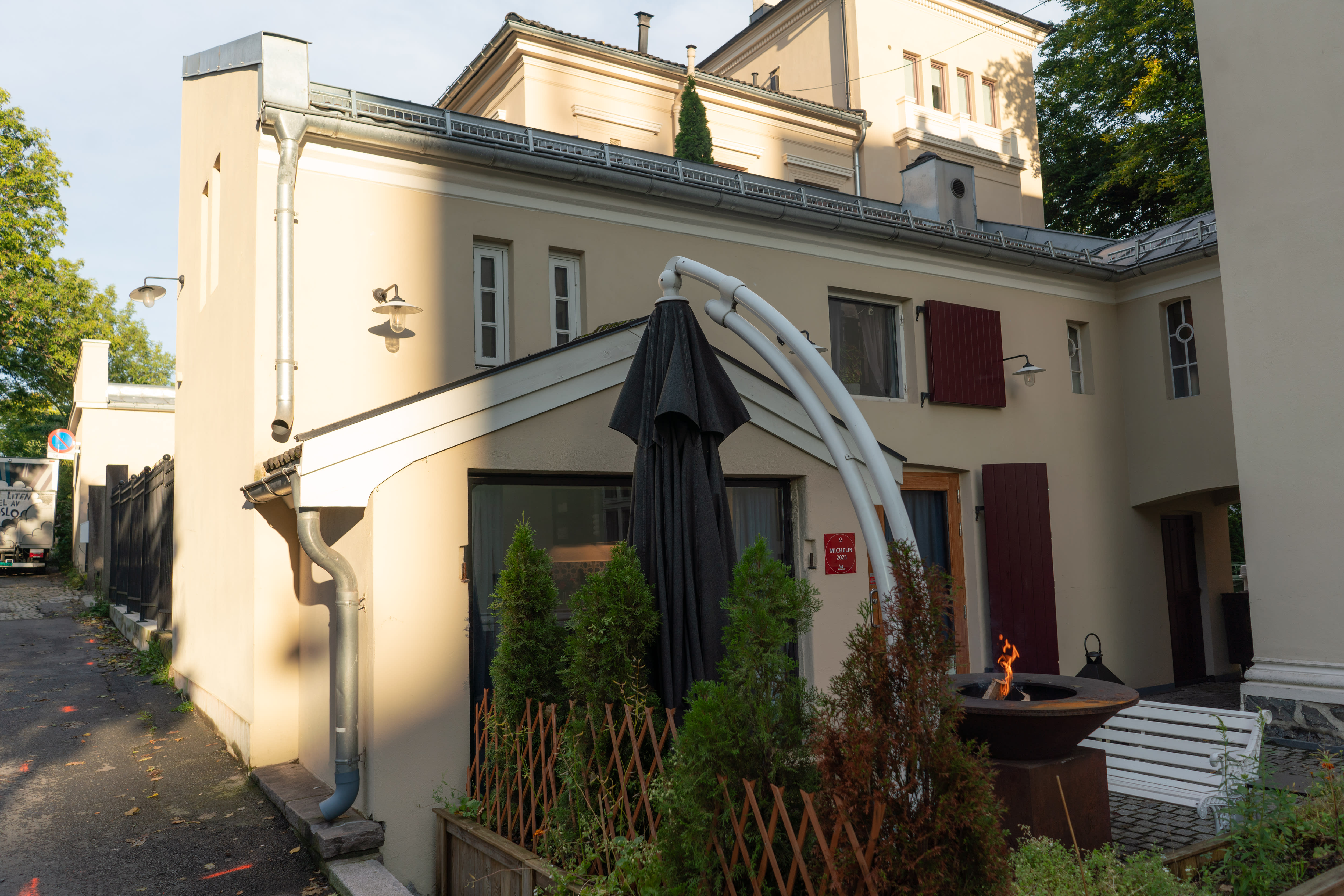 Stallen ligger fint plassert ved Bogstadveien. 