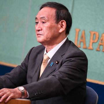 Yoshihide Suga valgt til leder for Japans regjeringsparti