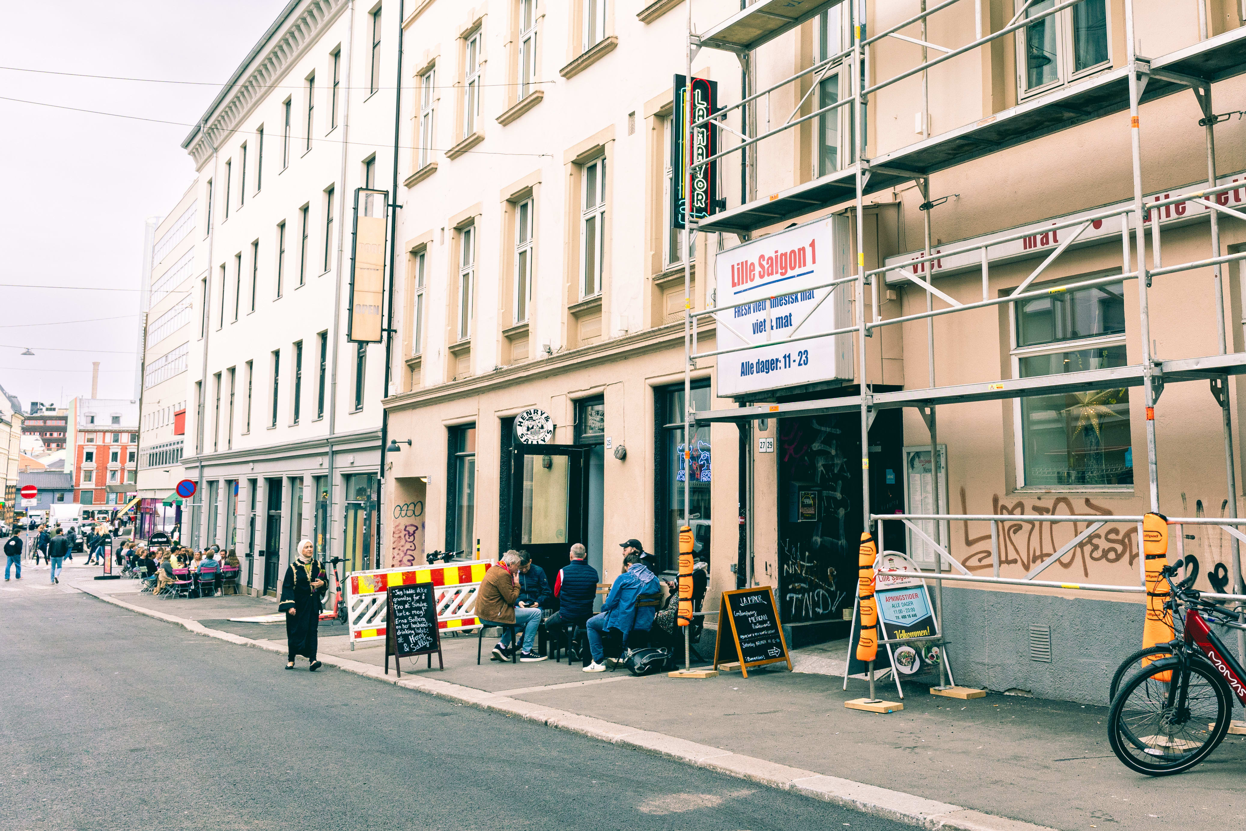 La Mayor deler inngang med vietnamesiske Lille Saigon 1.