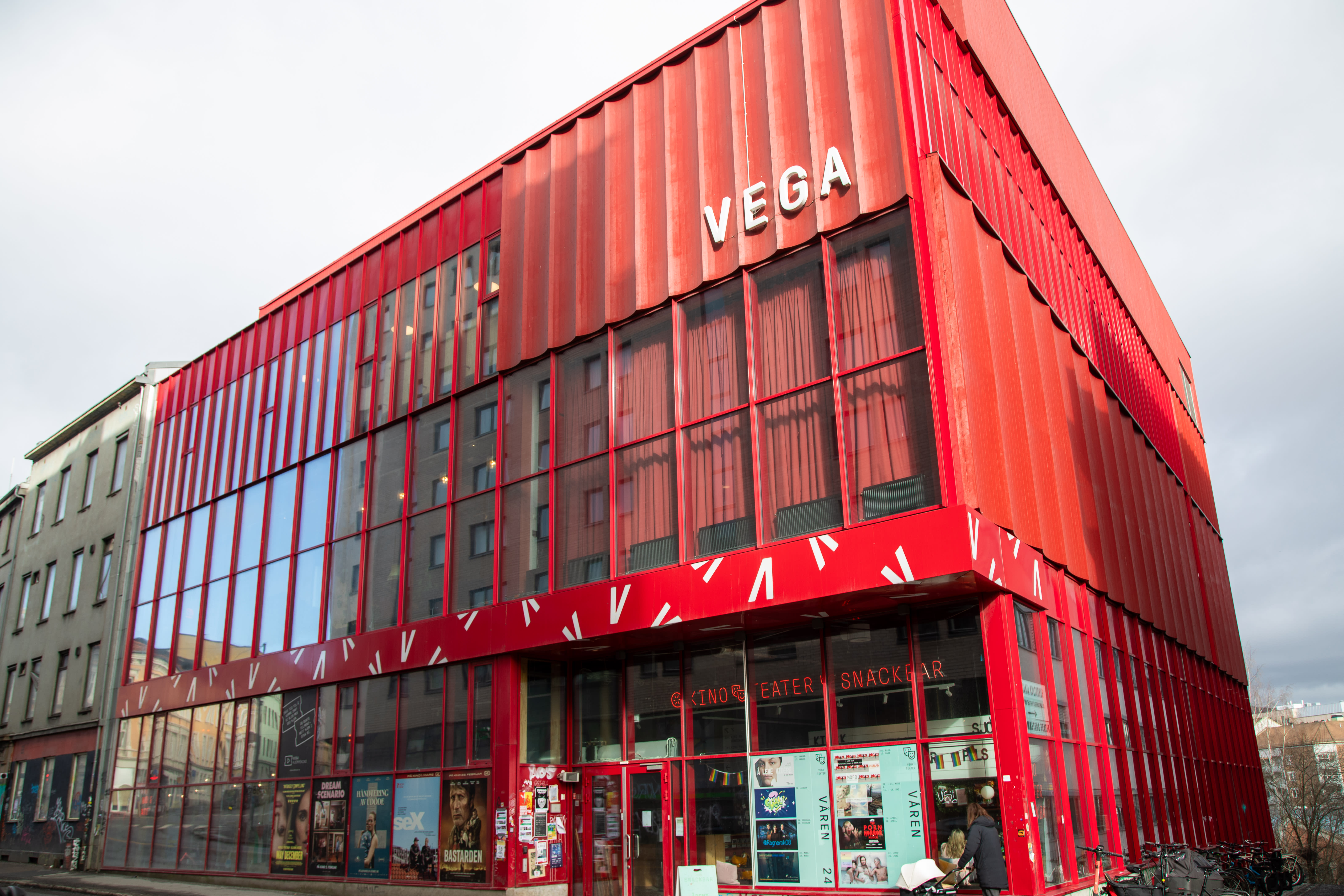 Bruker du dagen på Vega, klarer du akkurat å unngå den store folkemengden fra paraden. Men obs: Det er noe avvikende bussruter til og fra Jakob kirke. 