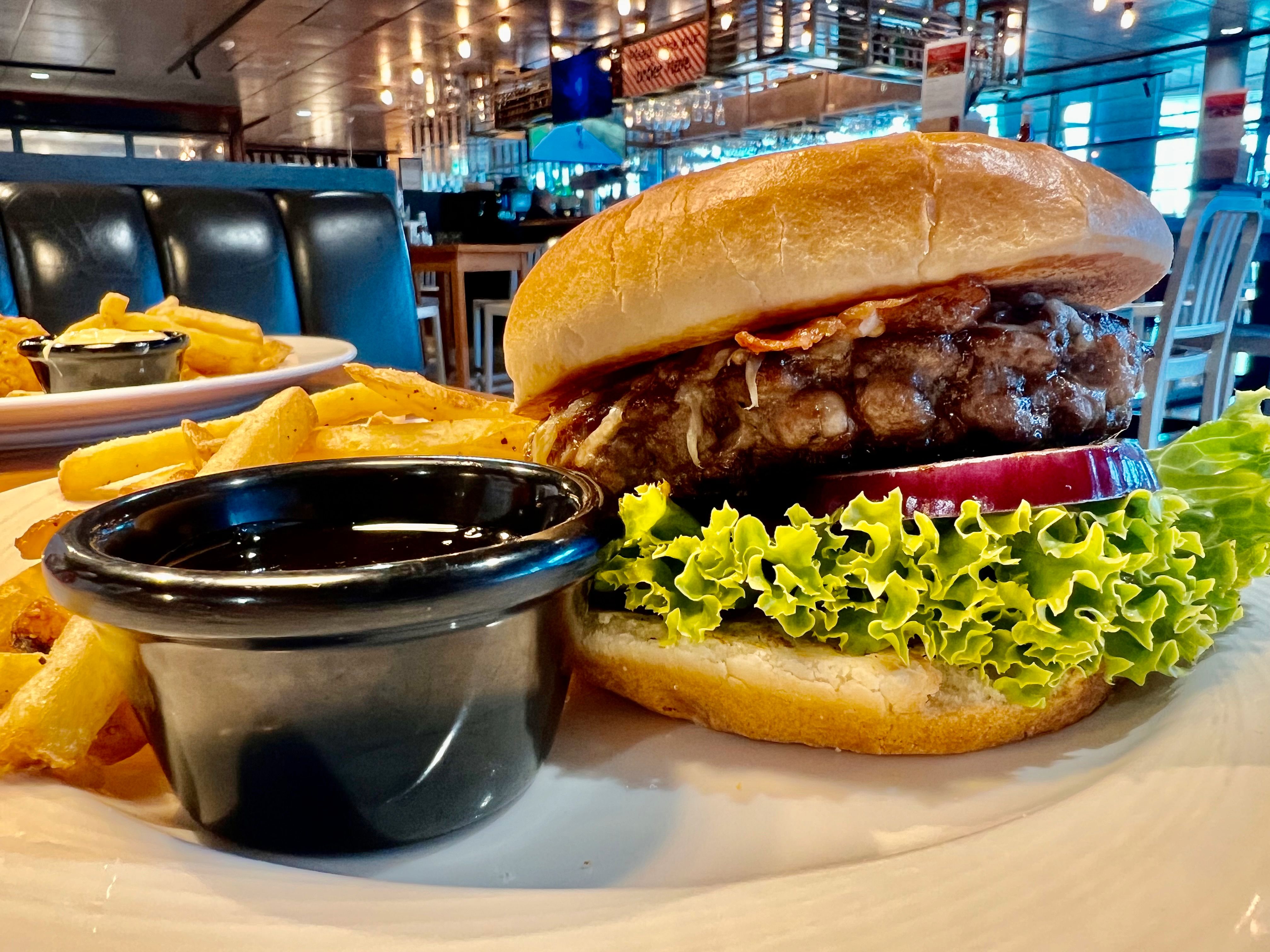 Test av alle 20 spisesteder og restauranter i avgangshallene på Gardermoen: Her finner du den beste maten