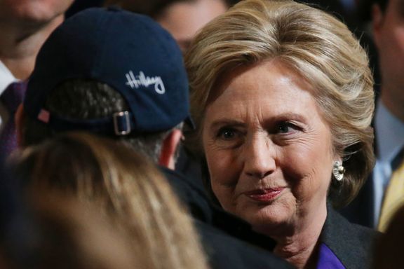Clinton gir FBI-sjefen deler av skylden for tapet
