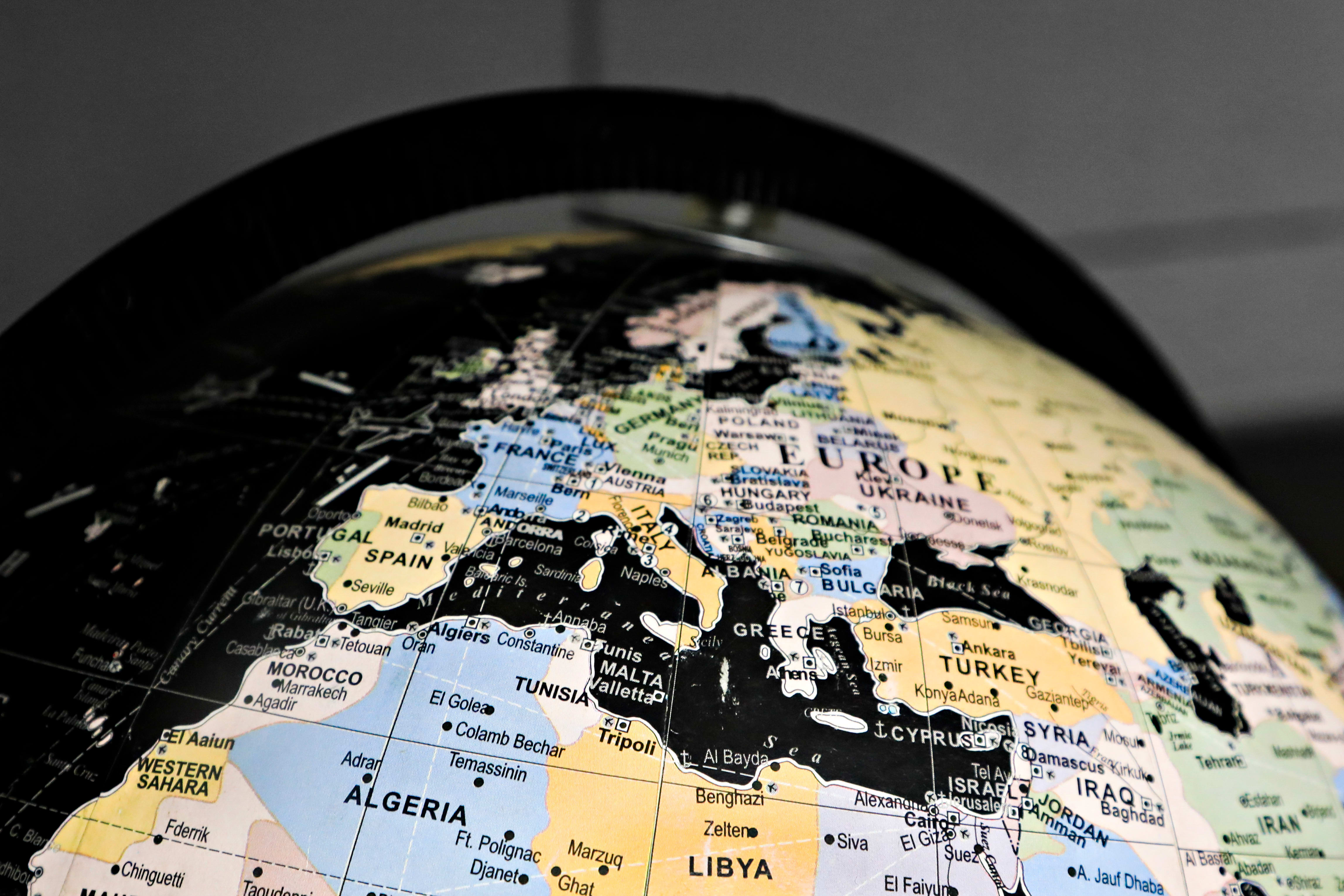 Designere, arkitekter og kunstnere med opphav i land rundt Middelhavet er blitt kontaktet for å sette sitt preg på Baba bar. 