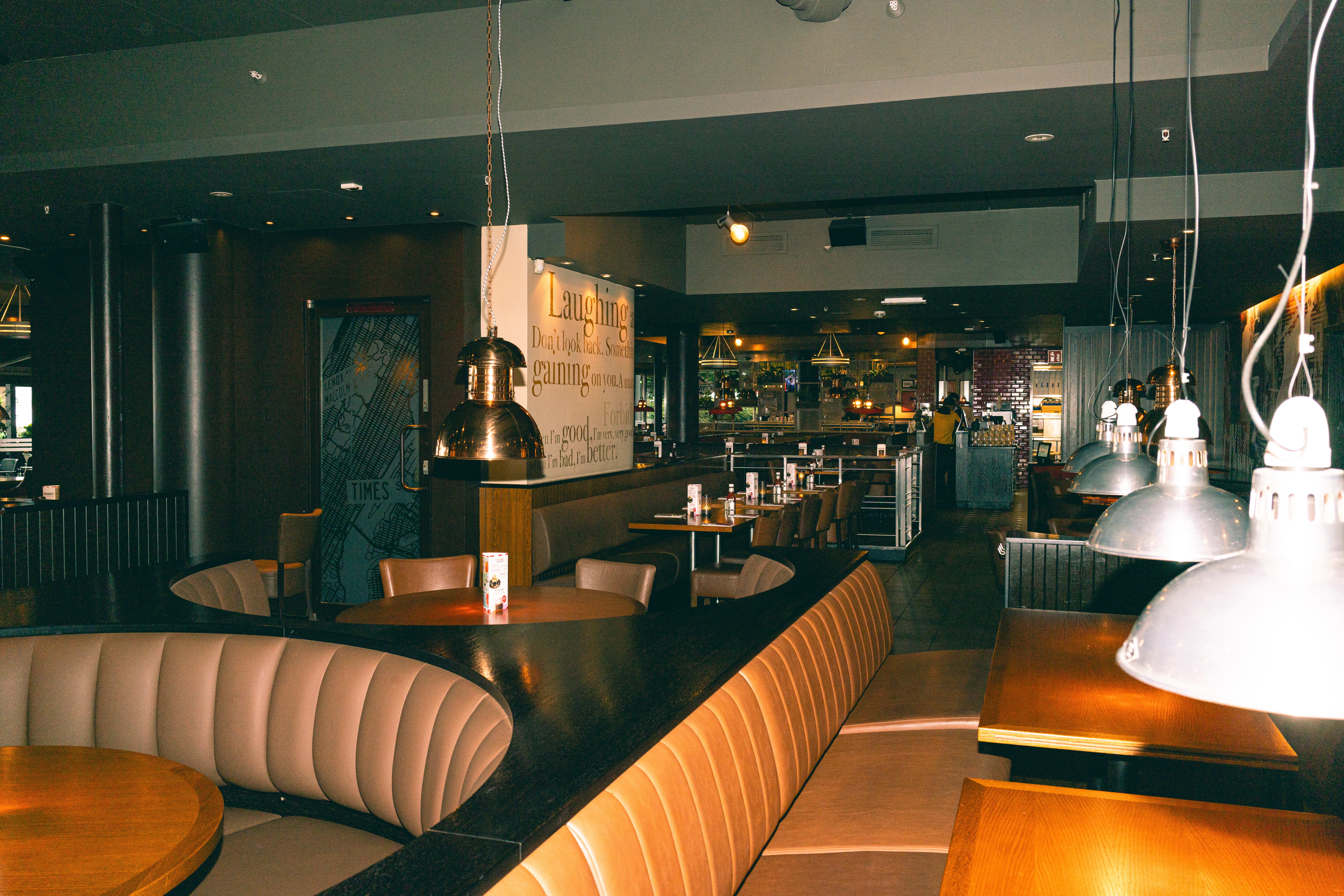 Behagelige sofaer og masse plass.