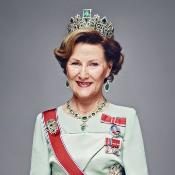 Tiaraen tilhørte keiserinnen av Brasil. Hvorfor har dronning Sonja den på seg nå? 